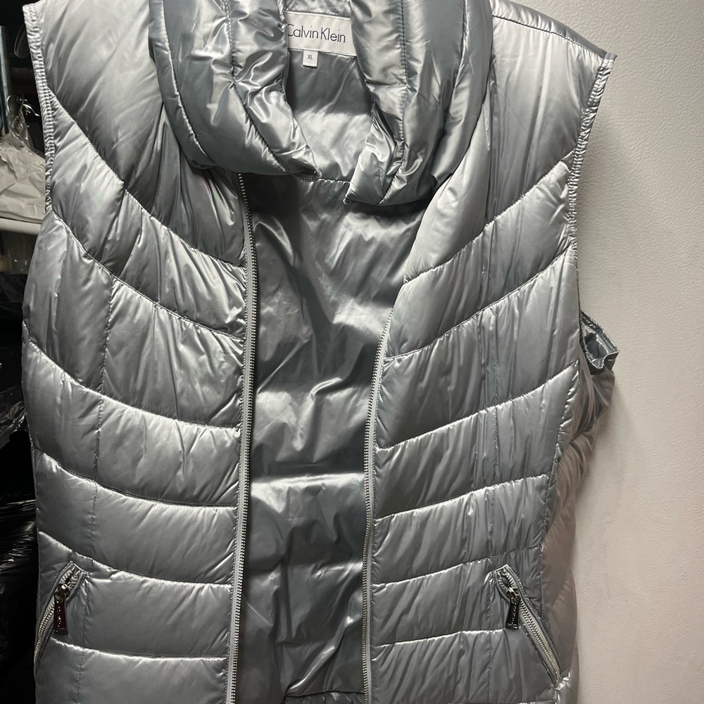 Never Worn Extra Large Buffer Vest - image 1